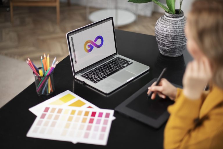Diseño de logotipo en entorno digital